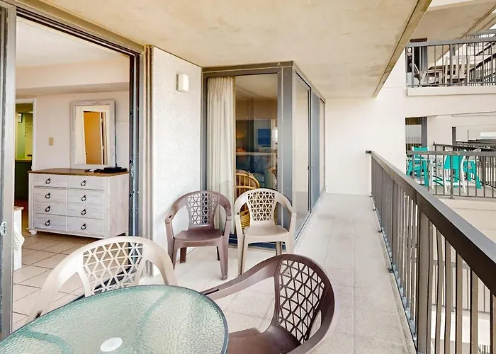 Hébergement de vacances Beachfront With Balcony Pools Game Tennis Sauna & Gym
