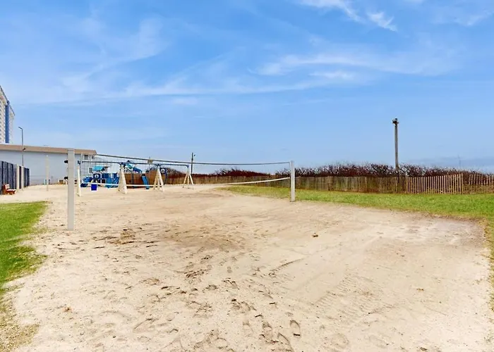 Hébergement de vacances Beachfront With Balcony Pools Game Tennis Sauna & Gym *